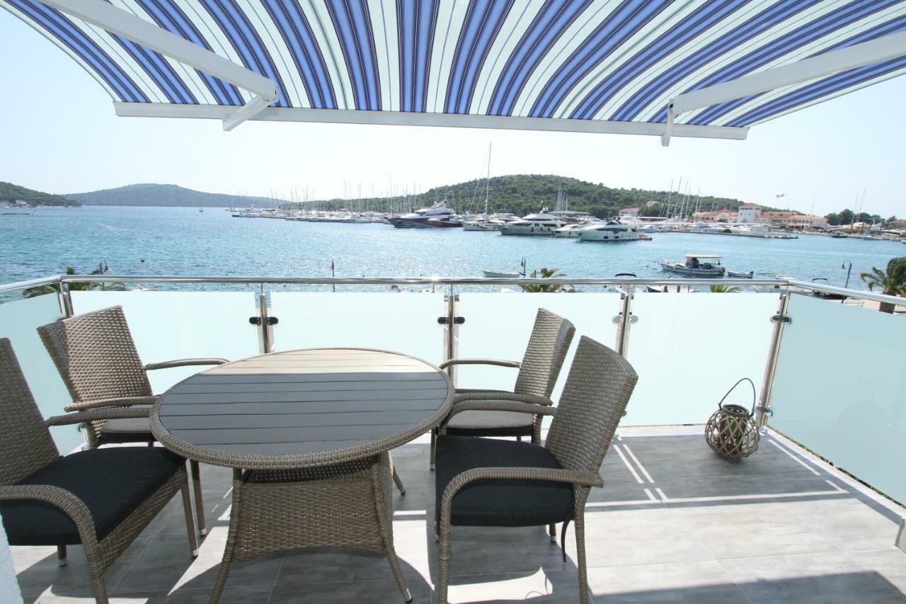Kuca-Eldic Apartment Rogoznica  Bagian luar foto