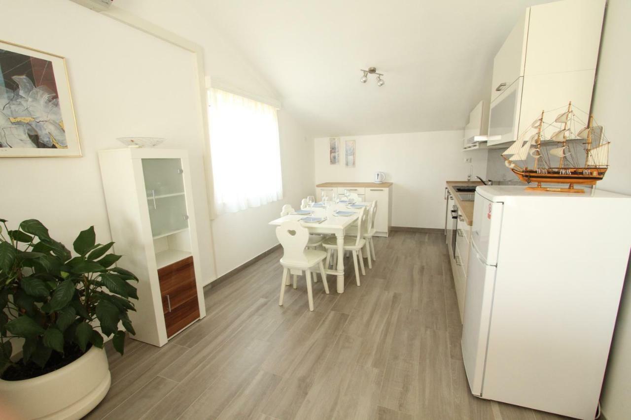 Kuca-Eldic Apartment Rogoznica  Bagian luar foto