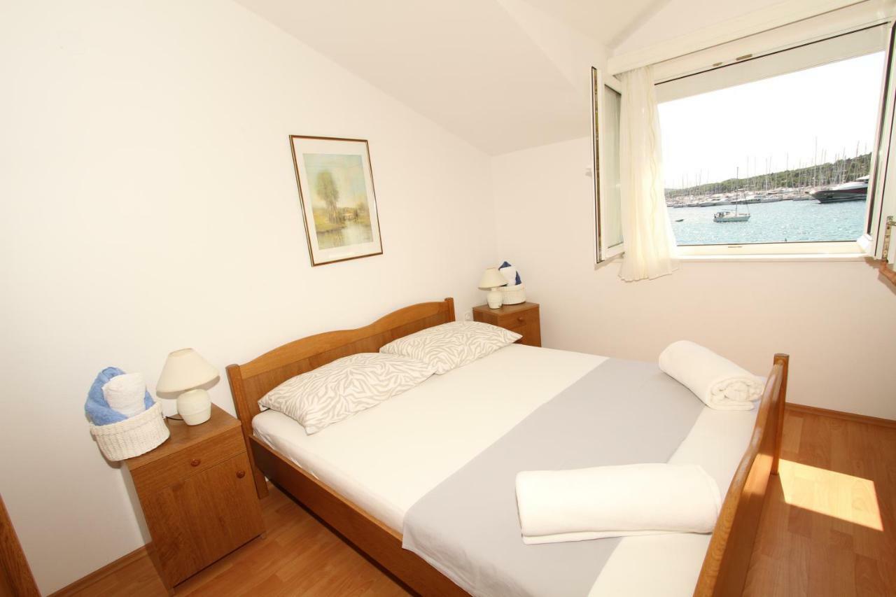 Kuca-Eldic Apartment Rogoznica  Bagian luar foto