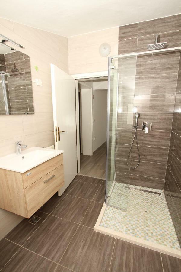 Kuca-Eldic Apartment Rogoznica  Bagian luar foto