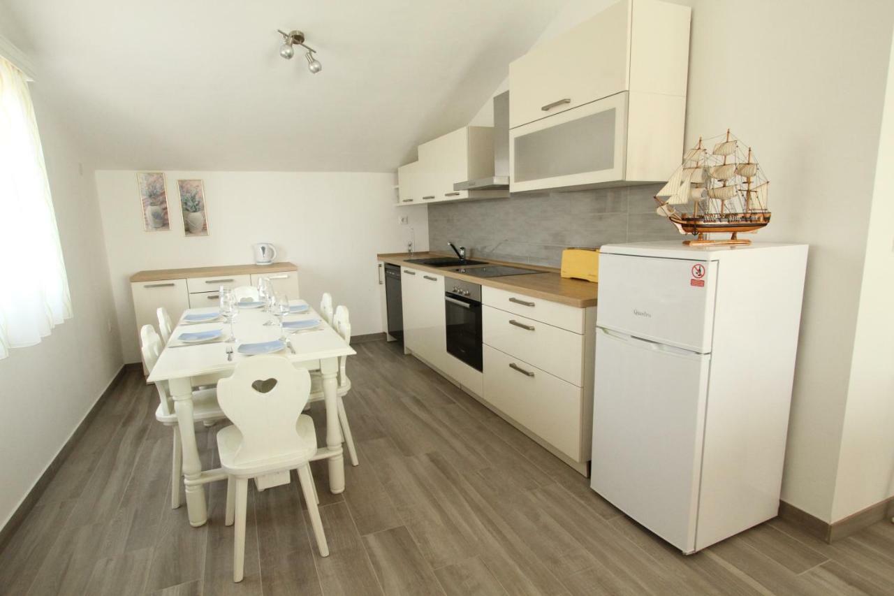 Kuca-Eldic Apartment Rogoznica  Bagian luar foto