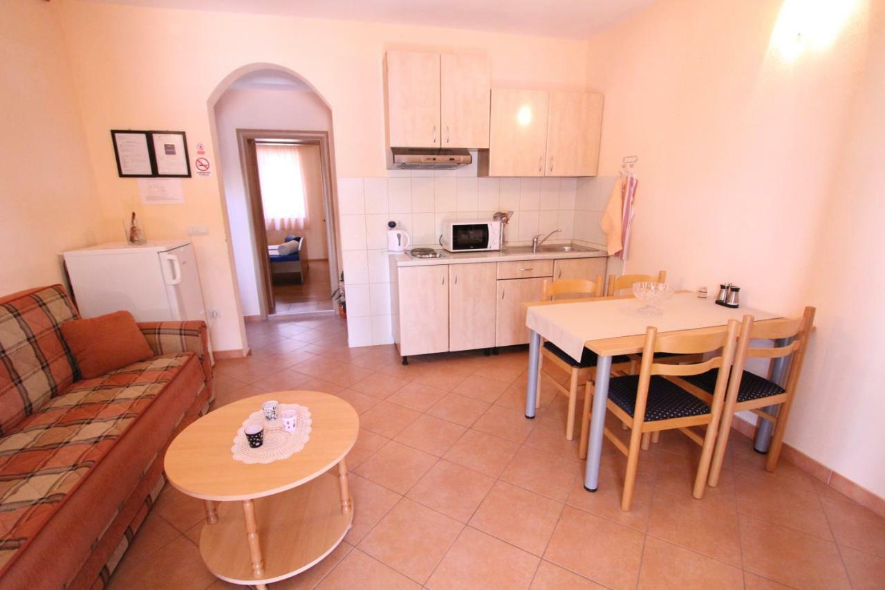 Kuca-Eldic Apartment Rogoznica  Bagian luar foto