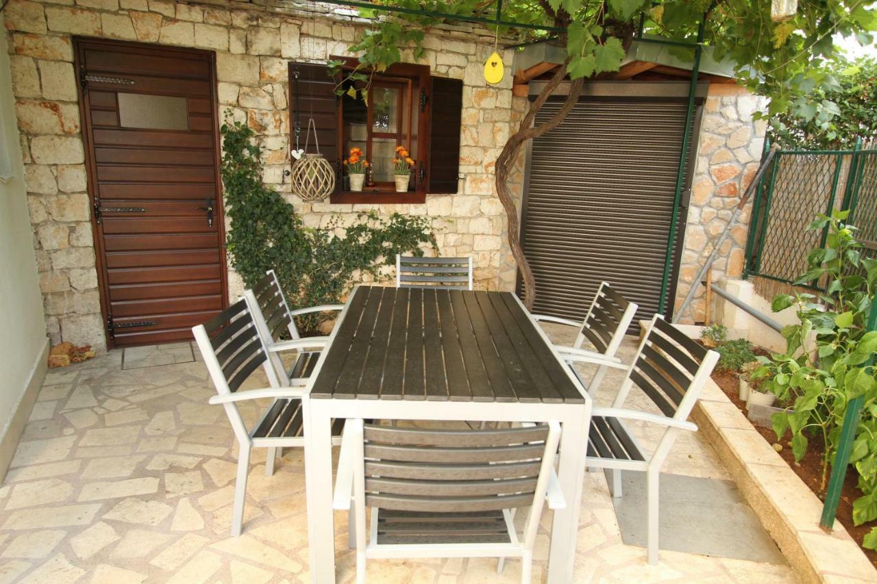 Kuca-Eldic Apartment Rogoznica  Bagian luar foto